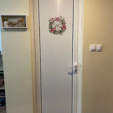아파트 Bright & Comfy For 4 Guests & Free Parking