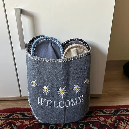 Bright & Comfy For 4 Guests & Free Parking 반스코