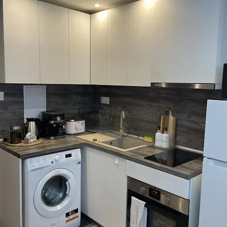 아파트 Bright & Comfy For 4 Guests & Free Parking