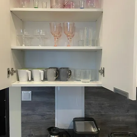 아파트 Bright & Comfy For 4 Guests & Free Parking