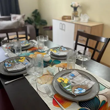 Bright & Comfy For 4 Guests & Free Parking 아파트 *