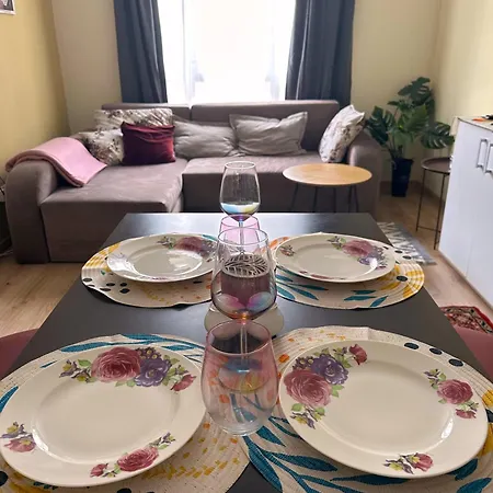 Bright & Comfy For 4 Guests & Free Parking 반스코