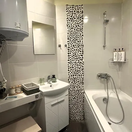 Bright & Comfy For 4 Guests & Free Parking Apartment Bansko