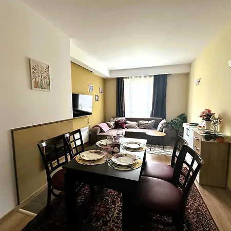 Bright & Comfy For 4 Guests & Free Parking Apartment Bansko