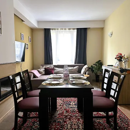 Bright & Comfy For 4 Guests & Free Parking Apartment Bansko