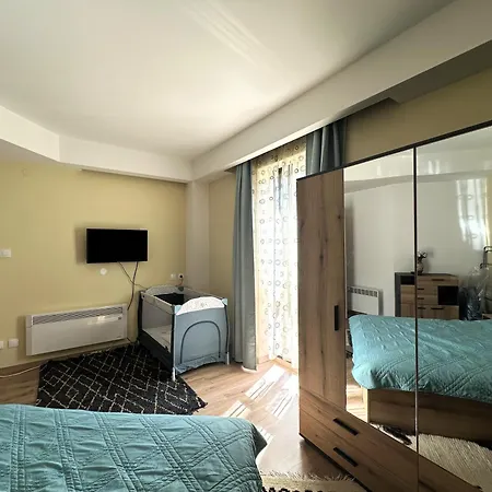 Bright & Comfy For 4 Guests & Free Parking Apartment *