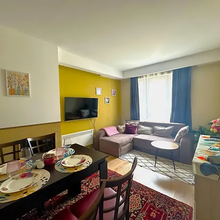 Apartment Bright & Comfy For 4 Guests & Free Parking *