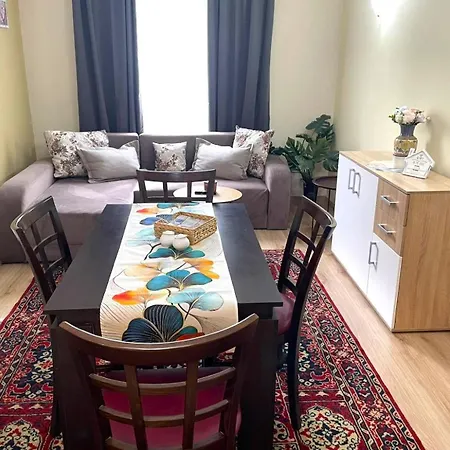 Bright & Comfy For 4 Guests & Free Parking Apartment *